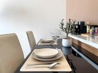 200m BTS l Large 47 sqm l Rooftop Pool - 1