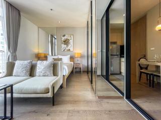 Walk to BTS l Fully Furnish l Pool and Suana - 1