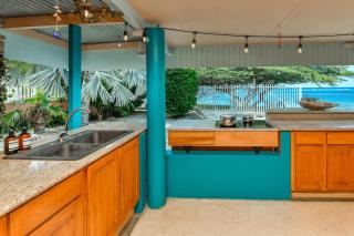 NEW Listing Beachfront Suite and Spacious Patio - 2
