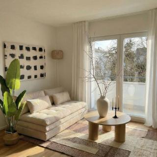 UP&GREAT Apartments - Modern Riverside Homes near Airport and Free Parking - 5