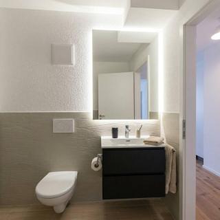 UP&GREAT Apartments - Modern Riverside Homes near Airport and Free Parking - 1