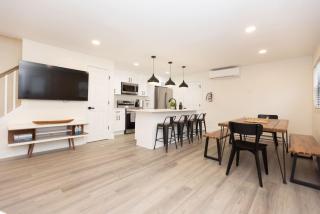Buttercup House, AC, Free Parking, Sleeps 9, Deck - 3