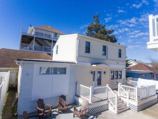Buttercup House, AC, Free Parking, Sleeps 9, Deck - 2