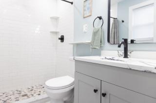 Coastal Charm, 1st floor, AC, KingB, Free parking - 4