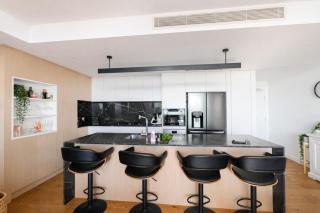 Designer 2 Bedroom Apartment in South Brisbane - 8