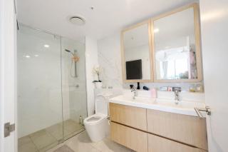 Designer 2 Bedroom Apartment in South Brisbane - 1