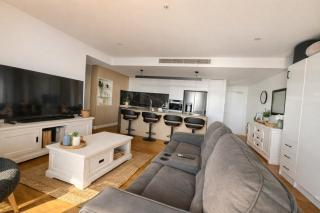 Designer 2 Bedroom Apartment in South Brisbane - 4