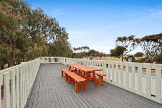 Wild Horse Cabin - Scenic Farm Escape Close to Surf - 7