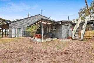 Wild Horse Cabin - Scenic Farm Escape Close to Surf - 3