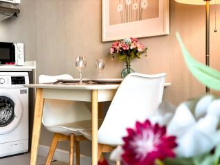500m MRT l Workspace and Kitchen l Sauna - 8