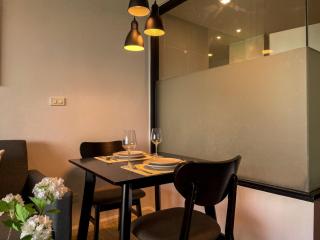 Expansive Modern - BTS Phrom Phong - Ultra Fast WiFi - 8