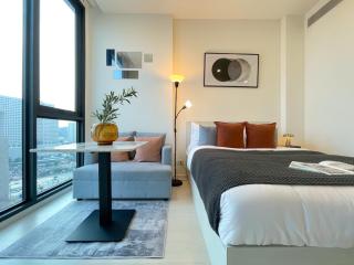 1 min to BTS l Fully Furnish l Sauna and Steam - 1