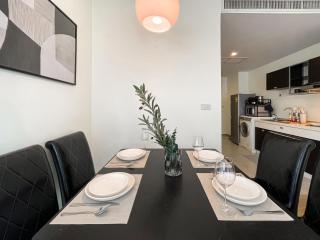 BTS Thong Lo l Large 64 sqm l Pool and Gym - 2