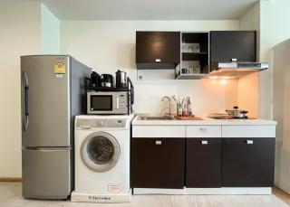 BTS Thong Lo l Large 64 sqm l Pool and Gym - 1