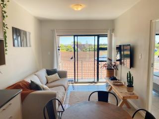 Soft landing - 2 bed 1 bath, within 1km of Airport - Gqeberha - 7