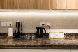 Stylish 3BR Central Stay | Near Airport | Sleeps 8 - 4