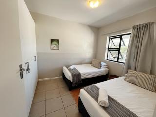Soft landing - 2 bed 1 bath, within 1km of Airport - Gqeberha - 3