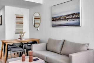 Brand New Downtown Condo on the 17th Floor w Free Parking - 1