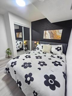 Modern 2BR Private Basement Suite Edmonton - 6