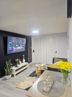 Modern 2BR Private Basement Suite Edmonton - 2
