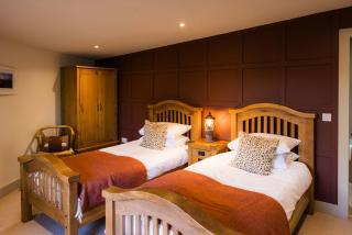 Otters Holt Riverside Retreat Hot Tub near Loch Tay - 5