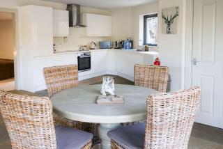 The Crannog Circular Riverside Retreat with Hot Tub - 7