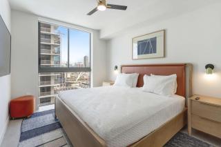 Worldcenter 1BR Condo with Pool Gym 29th Floor - 8