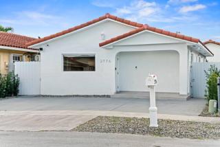 Modern Hialeah Escape Backyard Casino Park - 1