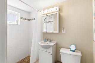 Spacious 6 Bedroom 3 baths Ocean Block House 10 Beach Badges 4 Car private parking - 7