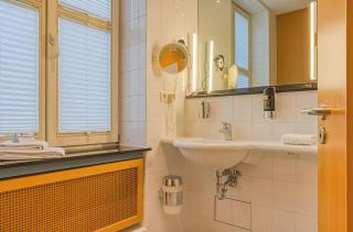 Juno Hotel & Apartments - 9