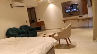 Omaxe mini hazratganj - 5