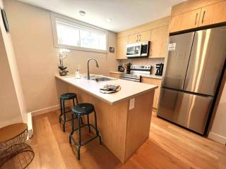 3732 Underground Cozy Stay in Royal Bay - 2