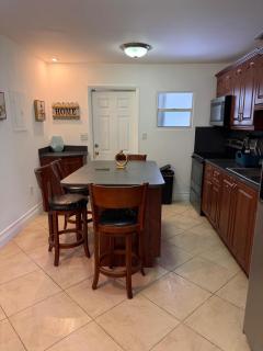 Great 3 bedroom house, Miami Great value central location - 4