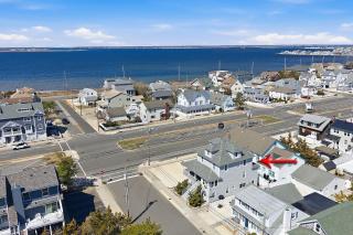 3 Bedroom 2 bath Beach House condo- 10 houses from the beach walk to the beach, where every fisherman's paradise begins - 8