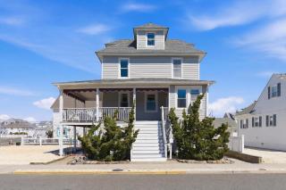 3 Bedroom 2 bath Beach House condo- 10 houses from the beach walk to the beach, where every fisherman's paradise begins - 6