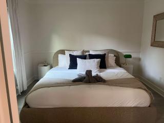 Stylish West Hollywood Bungalow Near Local Attractions - 6