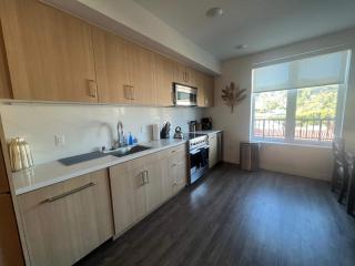 Spacious Hollywood Apartment with Pool Spa and Balcony - 6