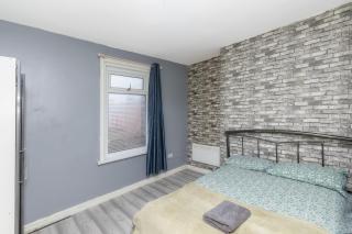 Seaside Ground Floor Apartment - 3