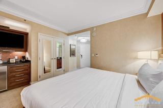 MGM Signature-34-604 Jacuzzi Studio - 1