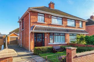 Spacious 3BR Retreat Mountain Views - 0