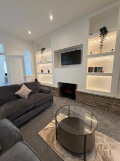 Stylish 3BD house - fast Wi-Fi - spacious - 0