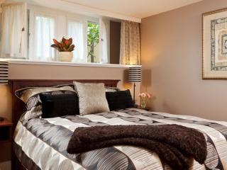 Abbeymoore Manor Bed & Breakfast Inn - 6