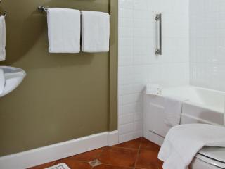 Abbeymoore Manor Bed & Breakfast Inn - 3