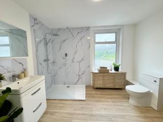 Perfect for Groups Games Room Festoon Dining NTFLX - 4