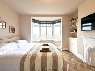 Perfect for Groups Games Room Festoon Dining NTFLX - 3