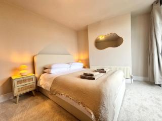 Perfect for Groups Games Room Festoon Dining NTFLX - 1