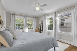 Gorgeous 2nd Floor Near Rockhurst University 60 - 4