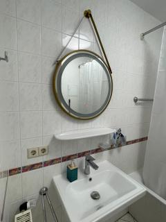 Luxus Zimmer mit Balkon Zentrale Lage modern und außergewöhnlich komfortabel - 5