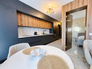 Aeroluxe Airport Apartament - Private Parking - 1