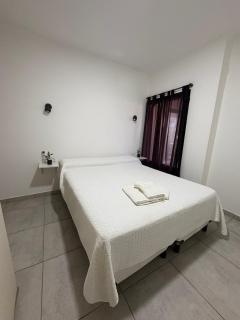 Tu escapada ideal en Mar de Ansenuza - Patio y piscina privada - 3